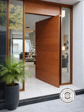 Puerta pivotante de madera maciza tropical con lamas horizontales, modelo Radix de Nativa Tropical Woods